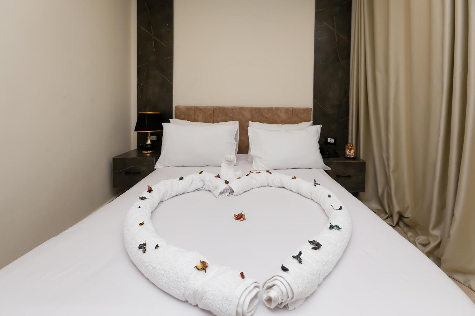 Amun Pyramids View Hotel *