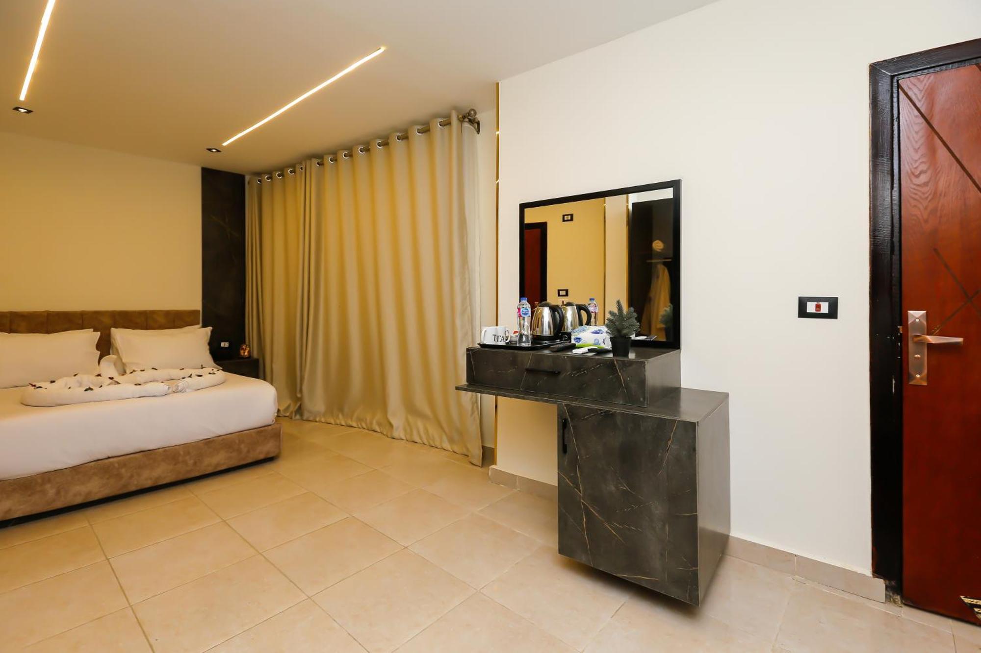 Hotel Amun Pyramids View *
