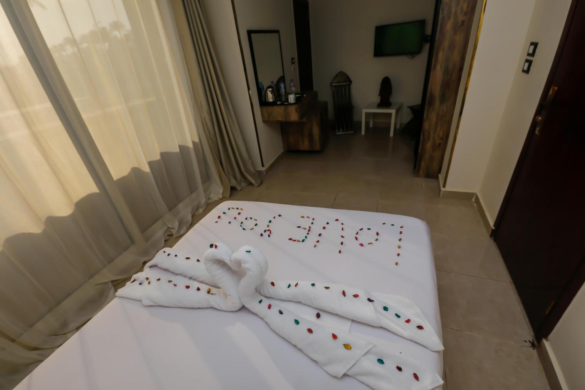 Amun Pyramids View Hotel