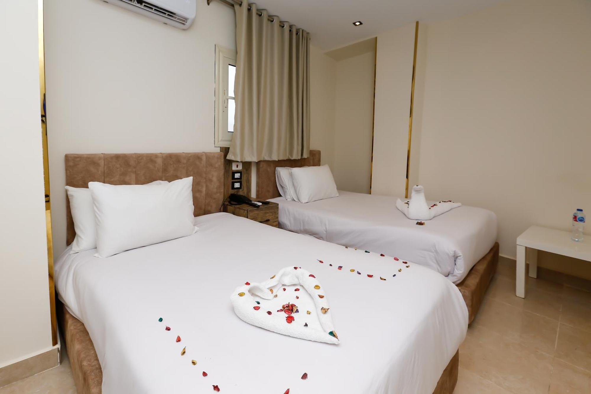 Hotel Amun Pyramids View